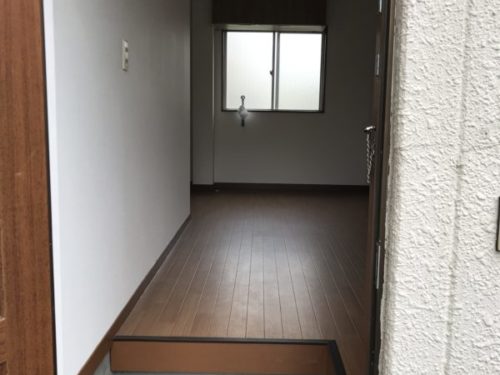 (玄関)